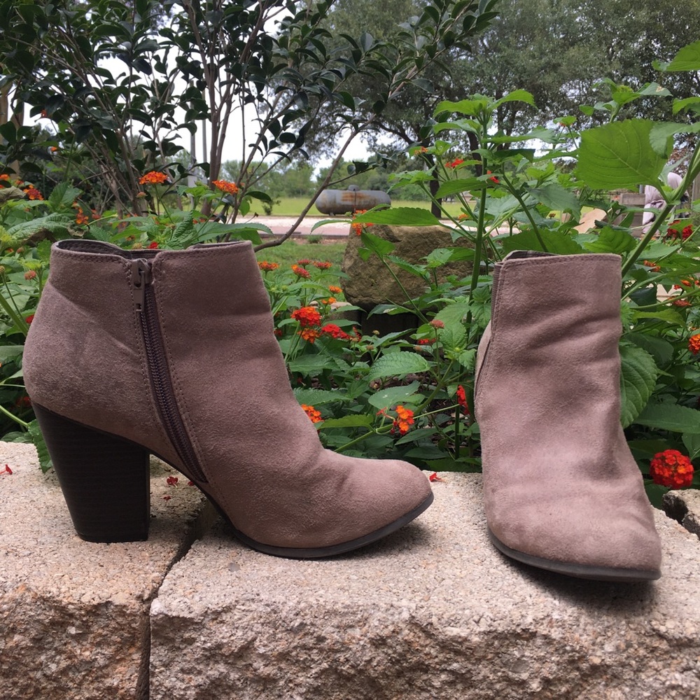 Fergalicious by Fergie Grey Ankle boots.